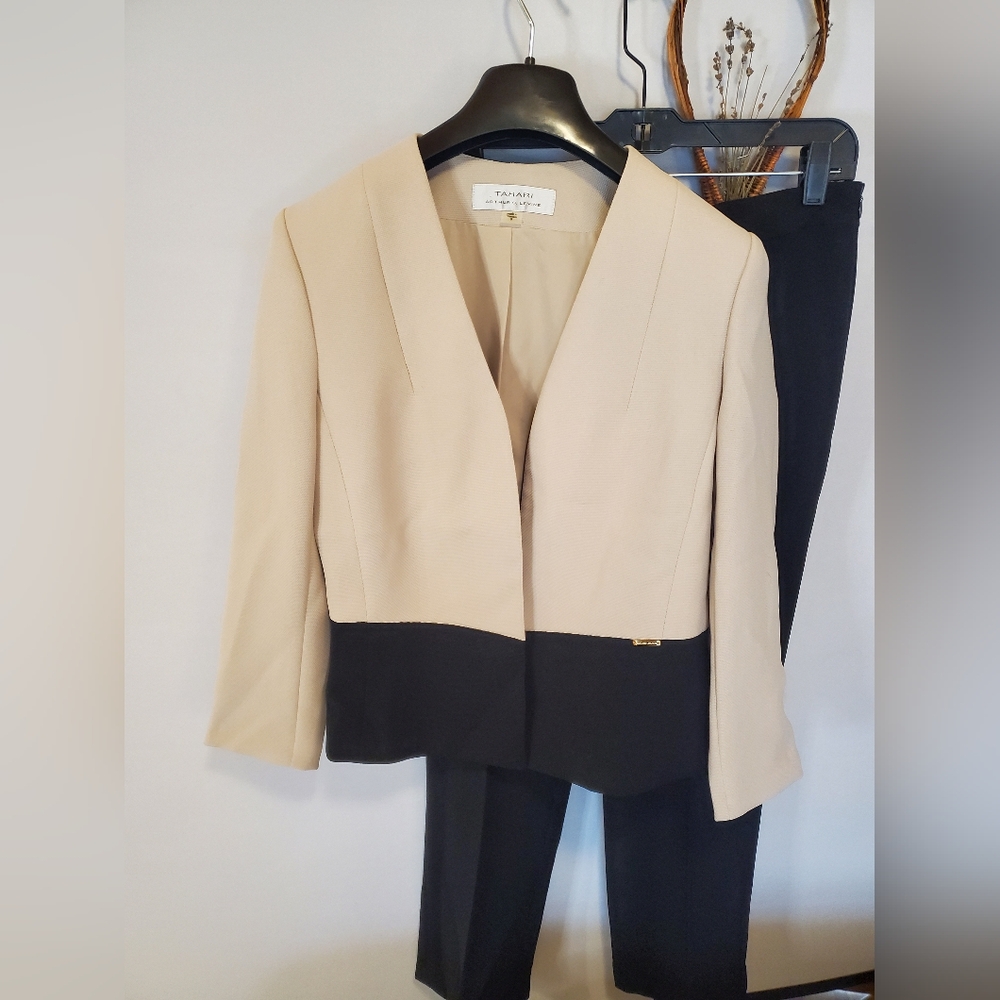 Tahari Beige and Black Two-Tone Open Front Blazer